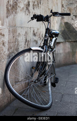 Verlassene Fahrrad an der Oxford High Street. Stockfoto