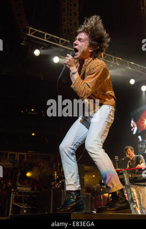 Chicago, Illinois, USA. 27. Sep, 2014. Sänger MATT SHULTZ Cage the Elephant-Band tritt im United Center in Chicago, Illinois © Daniel DeSlover/ZUMA Draht/Alamy Live News Stockfoto