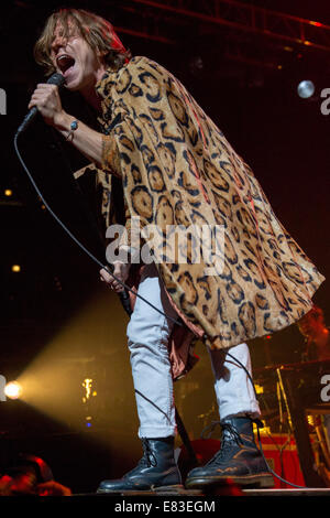 Chicago, Illinois, USA. 27. Sep, 2014. Sänger MATT SHULTZ Cage the Elephant-Band tritt im United Center in Chicago, Illinois © Daniel DeSlover/ZUMA Draht/Alamy Live News Stockfoto