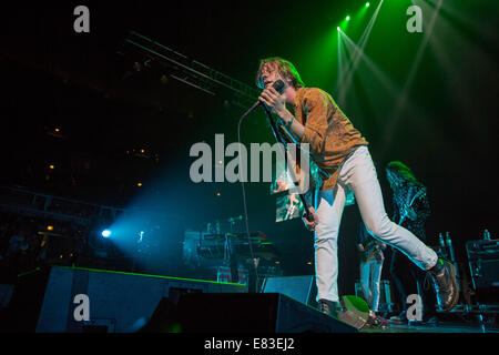 Chicago, Illinois, USA. 27. Sep, 2014. Sänger MATT SHULTZ Cage the Elephant-Band tritt im United Center in Chicago, Illinois © Daniel DeSlover/ZUMA Draht/Alamy Live News Stockfoto