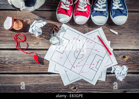 Fußball-Bildung-Taktik auf der Schulbank Stockfoto