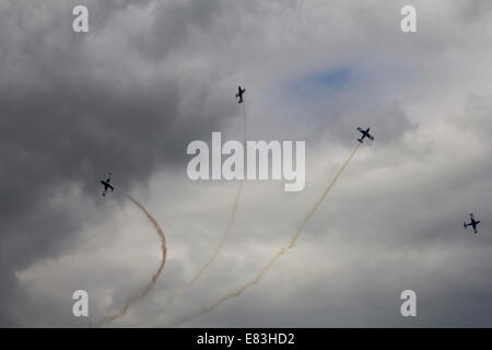 Athen, Griechenland. 28. September 2014. Blauer Kreis Team aus Italien führen während letzten Wochentag Athen fliegen am Flughafen Tatoi. Bildnachweis: Kostas Pikoulas/Alamy Live-Nachrichten Stockfoto