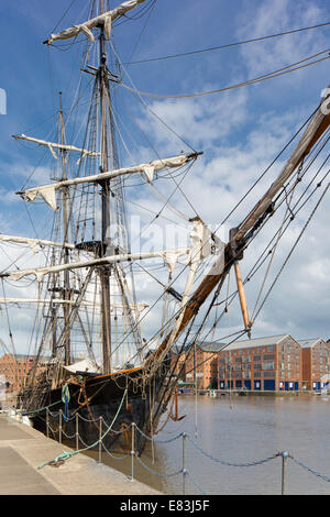 Gloucester Docks und der historischen Segeln Schiff "der Earl of Pembroke", Gloucester, Gloucestershire, England, UK Stockfoto