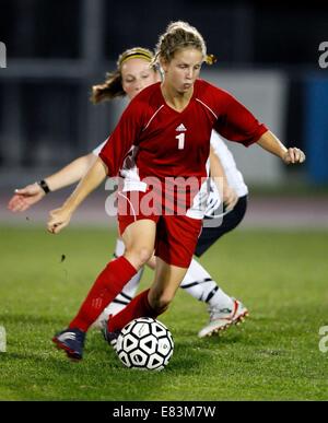 6. Januar 2009 - pt 299553 free soccer 7 19. Special zu den Zeiten--Mike Carlson. (06.01.2009 NEW PORT RICHEY) Hudson es Lindsay Zullo dribbelt während ein Varsity Mädchen Fußballspiel an Mitchell High School. (Kredit-Bild: © St. Petersburg Times / ZUMA Wire) Stockfoto
