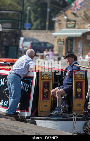 Segler vor Anker in der alten Wharf, Trevor-Becken auf der Llangollen Canal, North Wales, UK Stockfoto