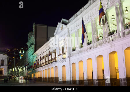 Der Erzbischof den Palast und das Hotel Plaza Grande in Chile Straße im Plaza Grande im Zentrum Stadt in Quito, Ecuador Stockfoto