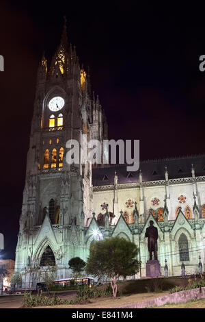 Die Basilika del Voto Nacional (Basilika des nationalen Gelübdes) im Zentrum historischen Stadt in Quito, Ecuador Stockfoto