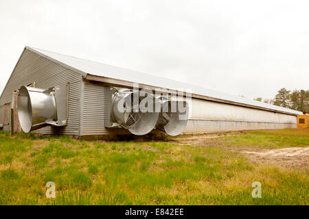Große Klimaanlagen auf industrielle Nutzgeflügel Schuppen, Eastern Shore, Chesapeake Bay, Maryland, USA Stockfoto