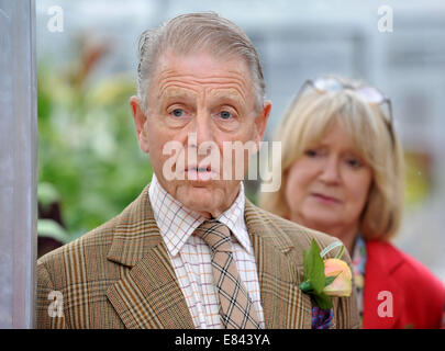 Dorset, UK. 29. Sep, 2014. Schauspieler Edward Fox wurde von seiner Frau und seiner Schauspielkollegin Joanna David verbunden, da sie eine Reihe von neuen Gewächshäuser an der Kingston Maurward Horticultural College in ihrer Heimat Grafschaft Dorset, Großbritannien geöffnet. Bildnachweis: Dorset Media Service/Alamy Live-Nachrichten Stockfoto