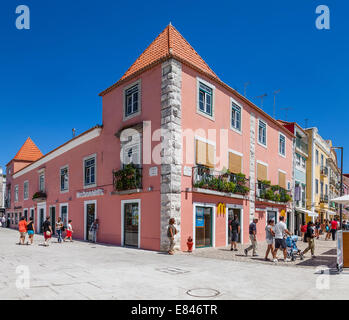 Belem McDonalds Fastfood-Restaurant in Lissabon. Das Hotel liegt in einem Welterbe Gebiet ist immer voll von Touristen. Stockfoto