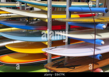 Surfbretter zum Verkauf und zur Vermietung an einen Surfshop in manly Beach, Sydney, Australien Stockfoto