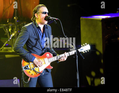 Münster, Deutschland. 29. Sep, 2014. US Blues rock Gitarrist Joe Bonamassa während eines Konzerts in Münster, 29. September 2014 führt. Bildnachweis: Dpa picture Alliance/Alamy Live News Stockfoto