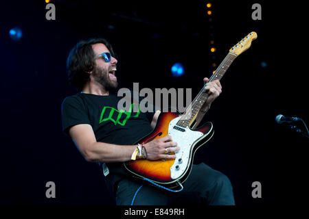 Mike Lindsay von Tunng führt während des grünen Mannes Festivals am Glanusk Park am 15. August 2014 in Brecon, Wales UK. Stockfoto