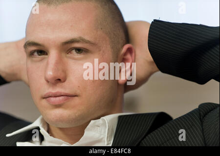 Porträt eines jungen Geschäftsmann Stockfoto