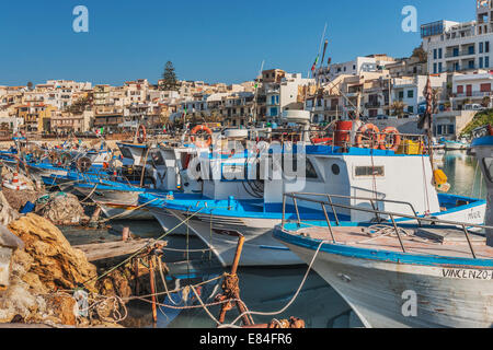 Fischereihafen in Marinella di Selinunte, Castelvetrano, Trapani, Sizilien, Italien, Europa Stockfoto