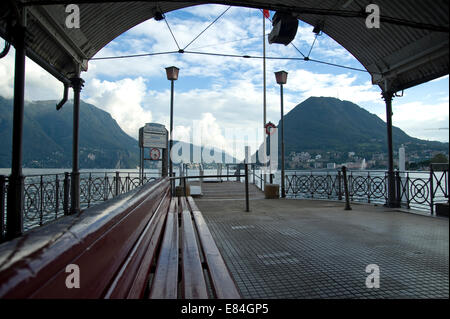 Bootsanlegestelle am Lago di Lugano in Lugano im Tessin in der Schweiz Stockfoto