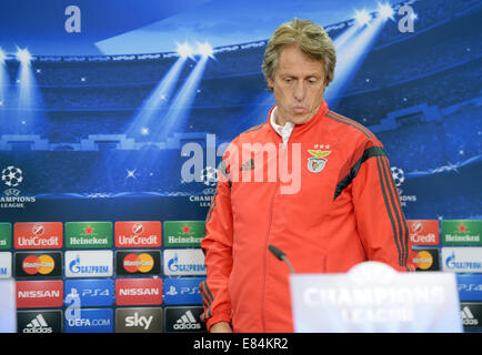 Leverkusen, Deutschland. 30. September 2014. Benfica Lisbon Trainer Jorge Jesus während während einer Pressekonferenz in Leverkusen, Deutschland, 30. September 2014. Bayer Leverkusen spielt Benfica Lissabon in der Champions Leage Gruppe C vorläufige Spiel am 1. Oktober 2014. Foto: FEDERICO GAMBARINI/Dpa/Alamy Live News Stockfoto