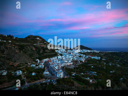 Sonnenuntergang Luftaufnahme von Frigiliana, Costa Del Sol, Provinz Malaga, Andalusien, Spanien Stockfoto