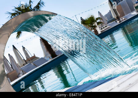 Wasserfall Jet-Schwimmbad Stockfoto