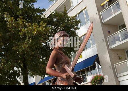 Arnhem, Niederlande - 28. September 2014: Mädchen mit Schwert bei den Weltmeisterschaften, die lebenden Statuen in Arnheim Stockfoto