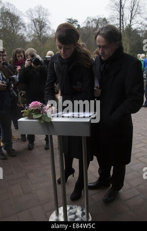 Trauerfeier für deutsche Schauspielerin Mareike Carriere am Friedhof Ohlsdorf Friedhof.  Mitwirkende: Sabrina Staubitz, Giovanni di Lorenzo wo: Hamburg, Deutschland: 28. März 2014 Stockfoto