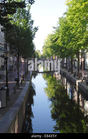 Oudezijds Achterburgwal Kanal Amsterdam Holland Stockfoto
