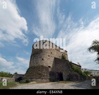 Kushnirska (Kürschner) Turm und Vitriani Tor in Kamyanets-Podilsky (erbaut im Jahre 1585) Stockfoto