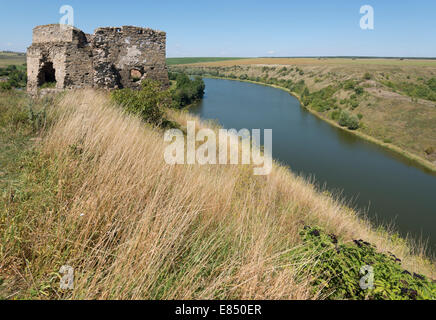 Burgruine (15.-17. Jh.) in Zhvanets.  Kamyanets Podilsky Styr, Khmelnytsky Region, Ukraine Stockfoto