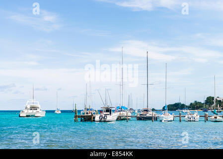 Segelboote vor Anker in der Karibik in der Nähe von Christiansted, U.s. Virgin Islands. Stockfoto