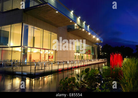 Richmond, Virginia, Virginia. Das Virginia Museum of Fine Arts in der Nacht. Stockfoto