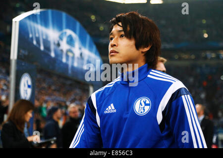 Gelsenkirchen, Deutschland. 30. September 2014. Atsuto Uchida (Schalke) Fußball: UEFA Champions League-Gruppe G-match zwischen FC Schalke 04 1: 1-NK Maribor in Veltins Arena in Gelsenkirchen, Deutschland. Kredit: D. Nakashima/AFLO/Alamy Live-Nachrichten Stockfoto