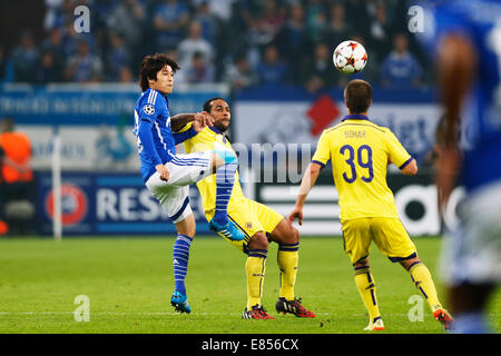 Gelsenkirchen, Deutschland. 30. September 2014. Atsuto Uchida (Schalke) Fußball: UEFA Champions League-Gruppe G-match zwischen FC Schalke 04 1: 1-NK Maribor in Veltins Arena in Gelsenkirchen, Deutschland. Kredit: D. Nakashima/AFLO/Alamy Live-Nachrichten Stockfoto