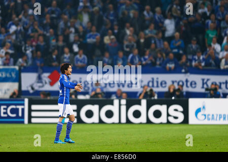 Gelsenkirchen, Deutschland. 30. September 2014. Atsuto Uchida (Schalke) Fußball: UEFA Champions League-Gruppe G-match zwischen FC Schalke 04 1: 1-NK Maribor in Veltins Arena in Gelsenkirchen, Deutschland. Kredit: D. Nakashima/AFLO/Alamy Live-Nachrichten Stockfoto