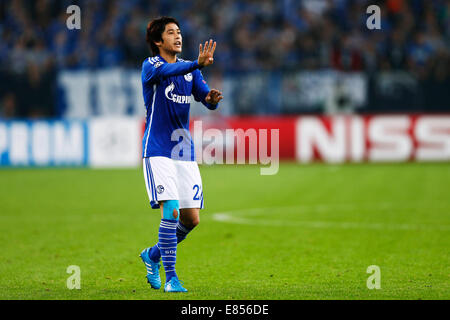 Gelsenkirchen, Deutschland. 30. September 2014. Atsuto Uchida (Schalke) Fußball: UEFA Champions League-Gruppe G-match zwischen FC Schalke 04 1: 1-NK Maribor in Veltins Arena in Gelsenkirchen, Deutschland. Kredit: D. Nakashima/AFLO/Alamy Live-Nachrichten Stockfoto