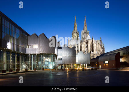 Museum Ludwig und Kölner Dom, Kathedrale St. Peter und Paul, Altstadt, Köln, Nordrhein-Westfalen Stockfoto