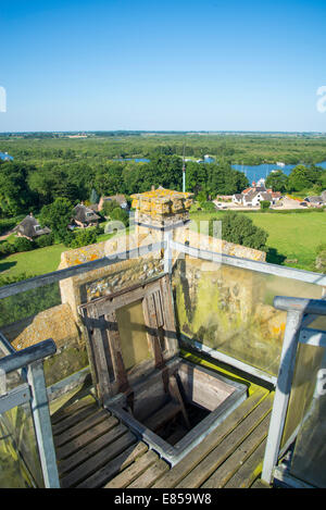 Falltür auf St Helens, Kirche aus dem 16. Jahrhundert St. Helens, bekannt als "Kathedrale der Broads" Stockfoto