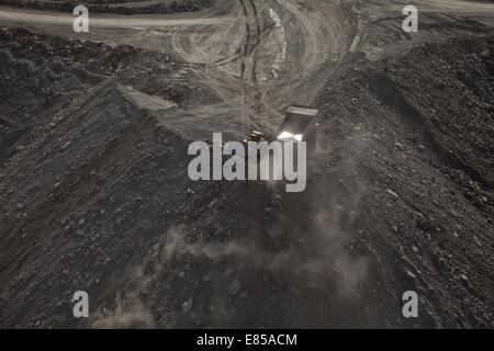 Coal Mining Bagger und Kipper bagger Bergspitze, Appalachia, Wise County, Virginia, USA, hohe Betrachtungswinkel Stockfoto