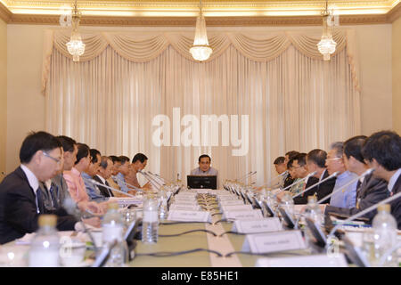 Bangkok, Thailand. 1. Oktober 2014. Thailands Prime Minister Prayuth Chan-ocha (C) spricht auf kleine und mittlere Unternehmen-Hauptausschusses am Government House in Bangkok, Thailand, 1. Oktober 2014. Bildnachweis: Thailändische Regierung Haus/Xinhua/Alamy Live-Nachrichten Stockfoto