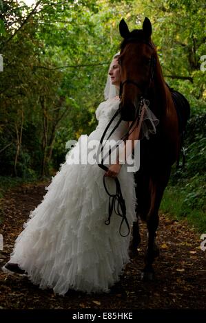 Braut auf einem Pferd Stockfoto