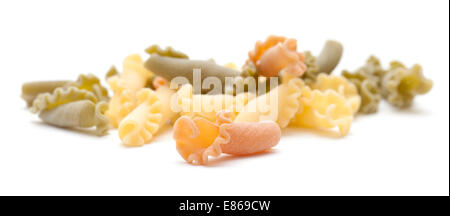 Campanelle Nudeln Tricolor, natürlich getönt mit Tomaten und Spinat, auch Gigli oder Riccioli genannt Stockfoto