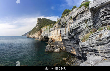 Blick auf La Grotta di Byron in Portovenere Stadt, Italien, ligurische Küste. Stockfoto