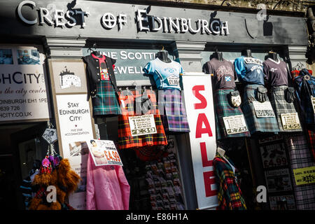 Wappen von Edinburgh-Souvenir-Shop auf der Royal Mile, Altstadt von Edinburgh Stockfoto