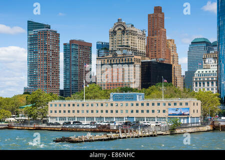 Vereinigte Staaten Küstenwache (USCG) Station, Manhattan, New York. USCG gehört zu den USA sieben uniformierten Diensten. Stockfoto