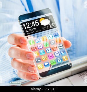 Smartphone (Phablet) mit einem transparenten Display in Menschenhand. Tatsächliche zukünftige innovative Konzeptideen und besten Technologien Menschlichkeit. Stockfoto
