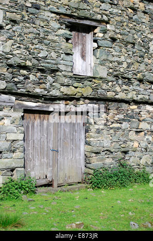 Bauernhof Scheune Fassaden und Türen, Eiche Howe, Great Langdale, Nationalpark Lake District, Cumbria, England, UK Stockfoto