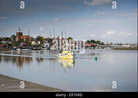 Kleines Schiff (HLD) Valentine verlassen die Quay in Maldon Hythe auf dem Blackwater River in Essex. Stockfoto