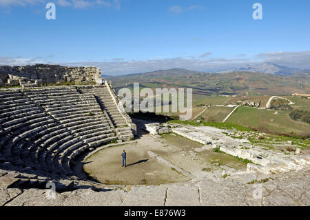 sehen Sie sich auf das griechische Theater in Segesta, in der Nähe von Calatafimi in Sizilien Stockfoto