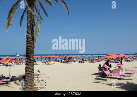 Blick auf den Strand von San Vito Lo Capo auf Sizilien Stockfoto