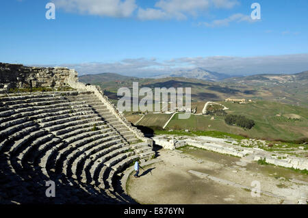 sehen Sie sich auf das griechische Theater in Segesta, in der Nähe von Calatafimi in Sizilien Stockfoto