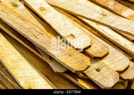 Baumaterialien, Stacked Holzzaun Holz Stockfoto